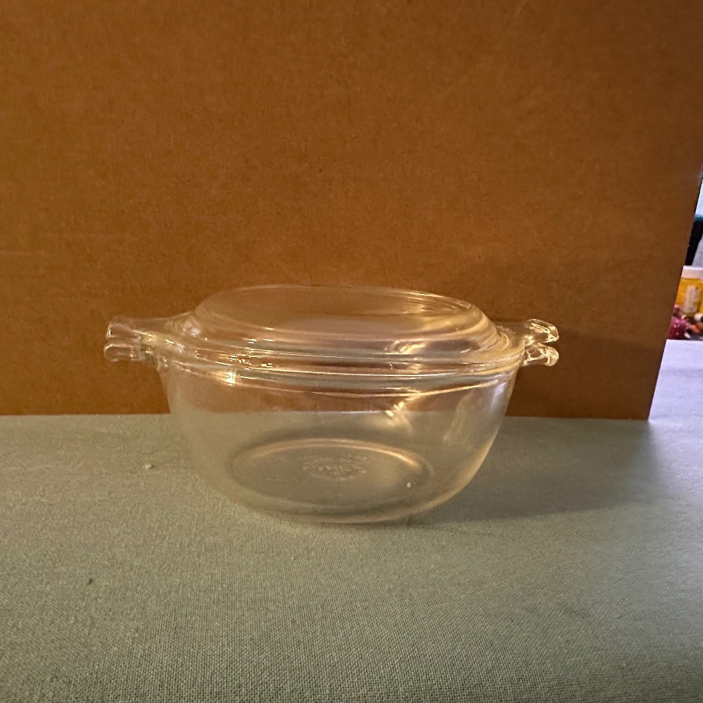 Vintage Pyrex 10oz Covered Casserole Dish